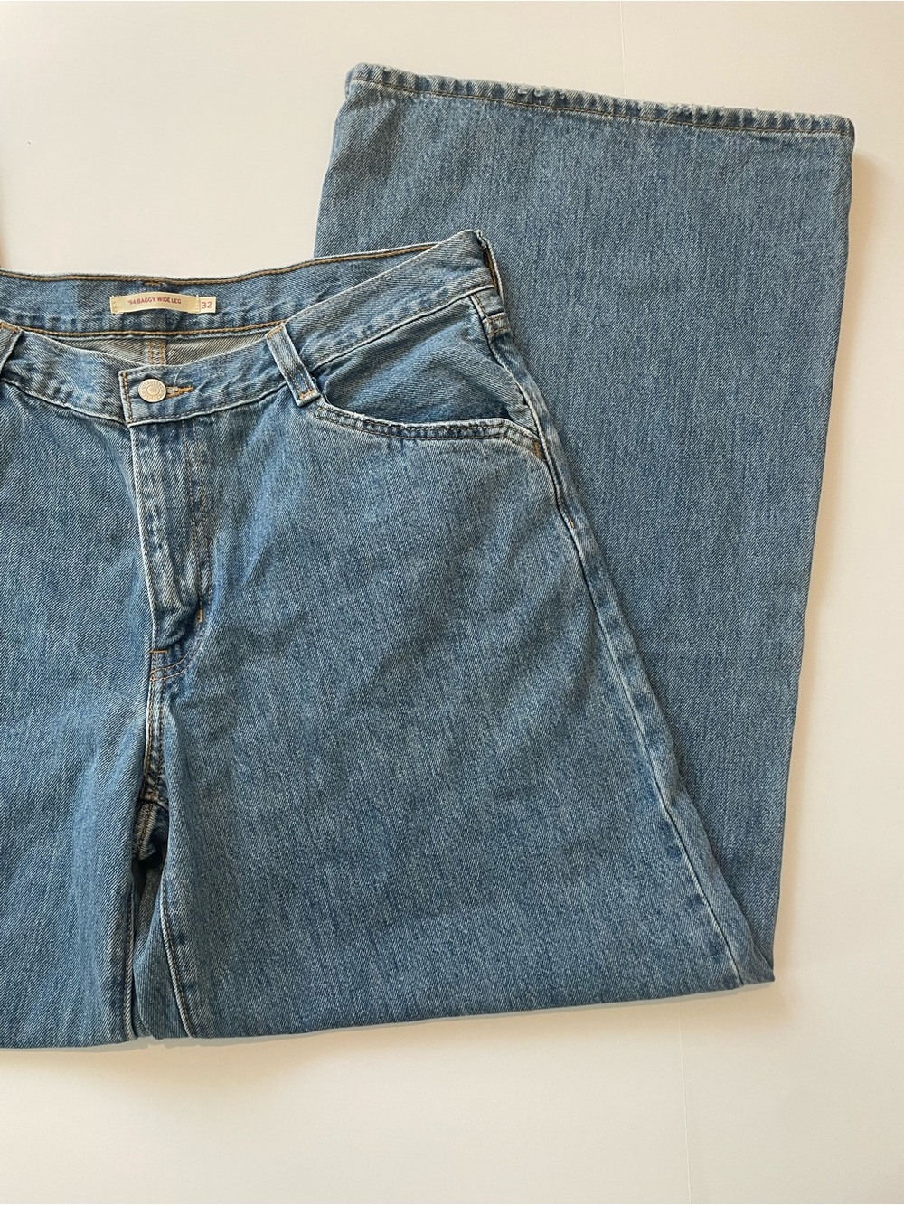 Levi's '94 Baggy Wide Leg Women's 32x31 Jeans in Light Blue Denim